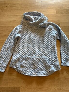 Quilted Light blue Pullover with Leather Logo Button